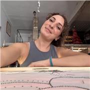 Laureata in Belle Arti, appassionata di letteratura e filosofia, offre ripetizioni di letteratura per studenti di ogni livello